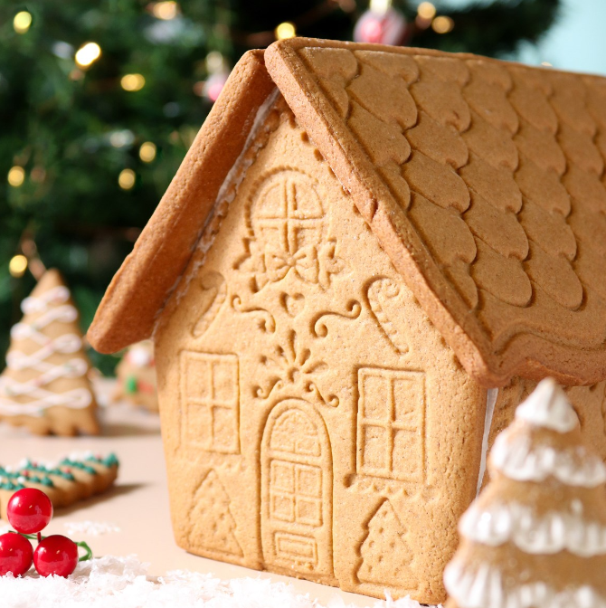 TAGLIABISCOTTI AD IMPRESSIONE ― CASETTA NATALIZIA